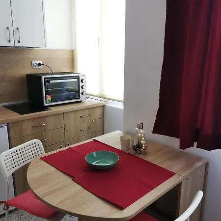 4 Seasons Apartments, A2 * 플로브디프